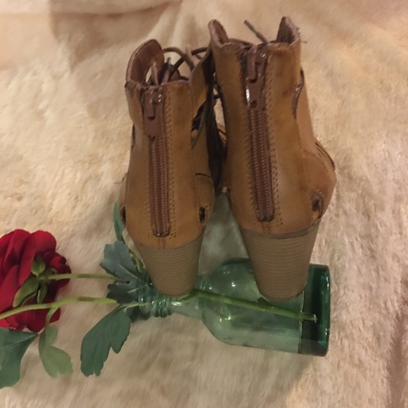 RAMPAGE - Tan/lace up open toe. Sz 8 - Picture 5 of 7